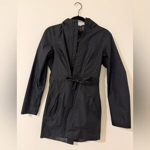 The North Face Women’s Teralinda Trench coat in black - XS